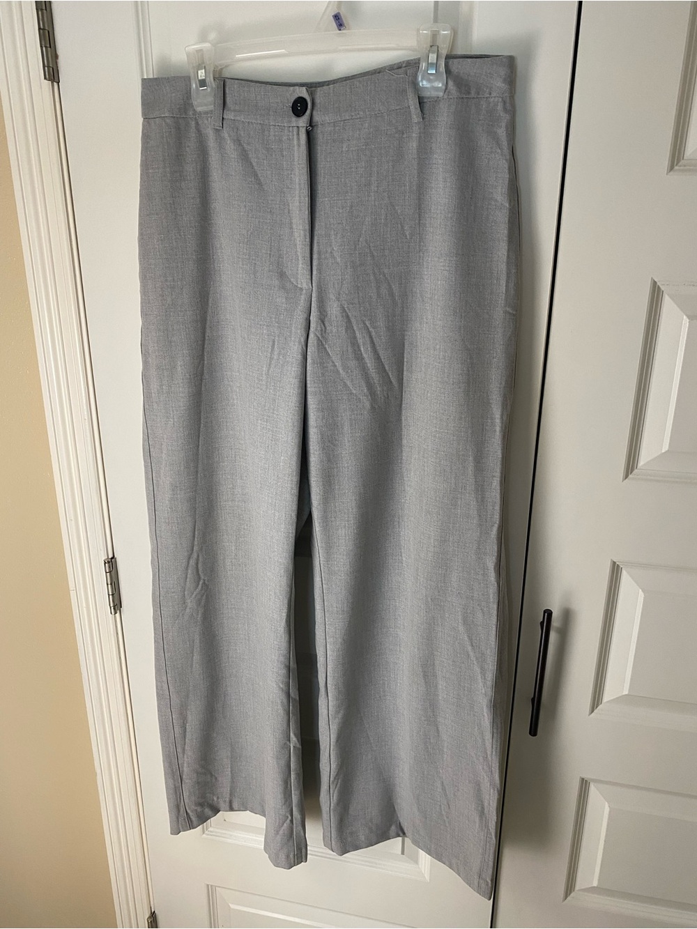 Bershka Women’s Light Gray Straight-Leg Dress Pants